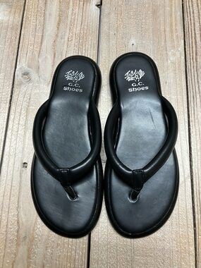 Women's Black Padded Thong Sandals